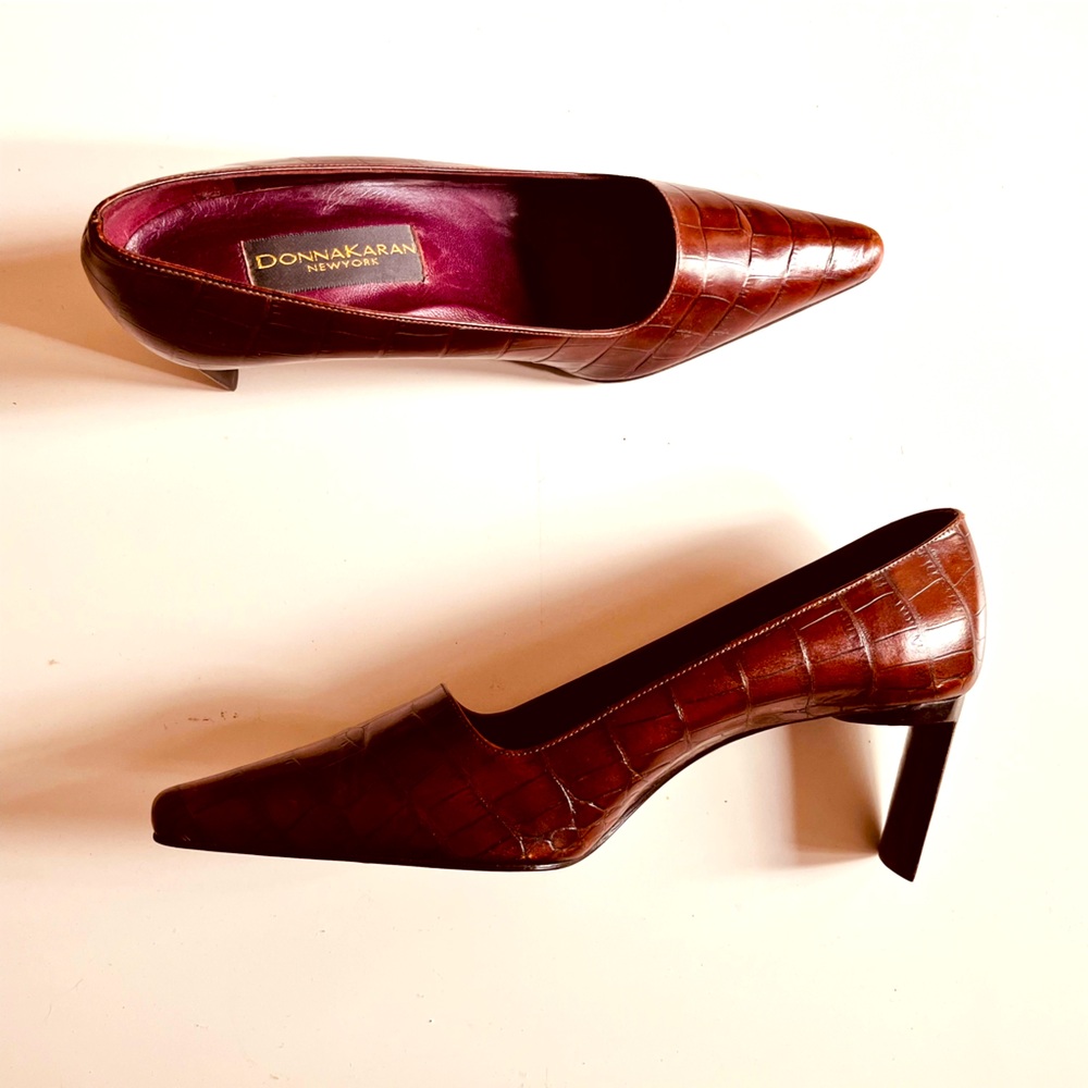 DONNA KARAN brown leather pumps size US 8.5